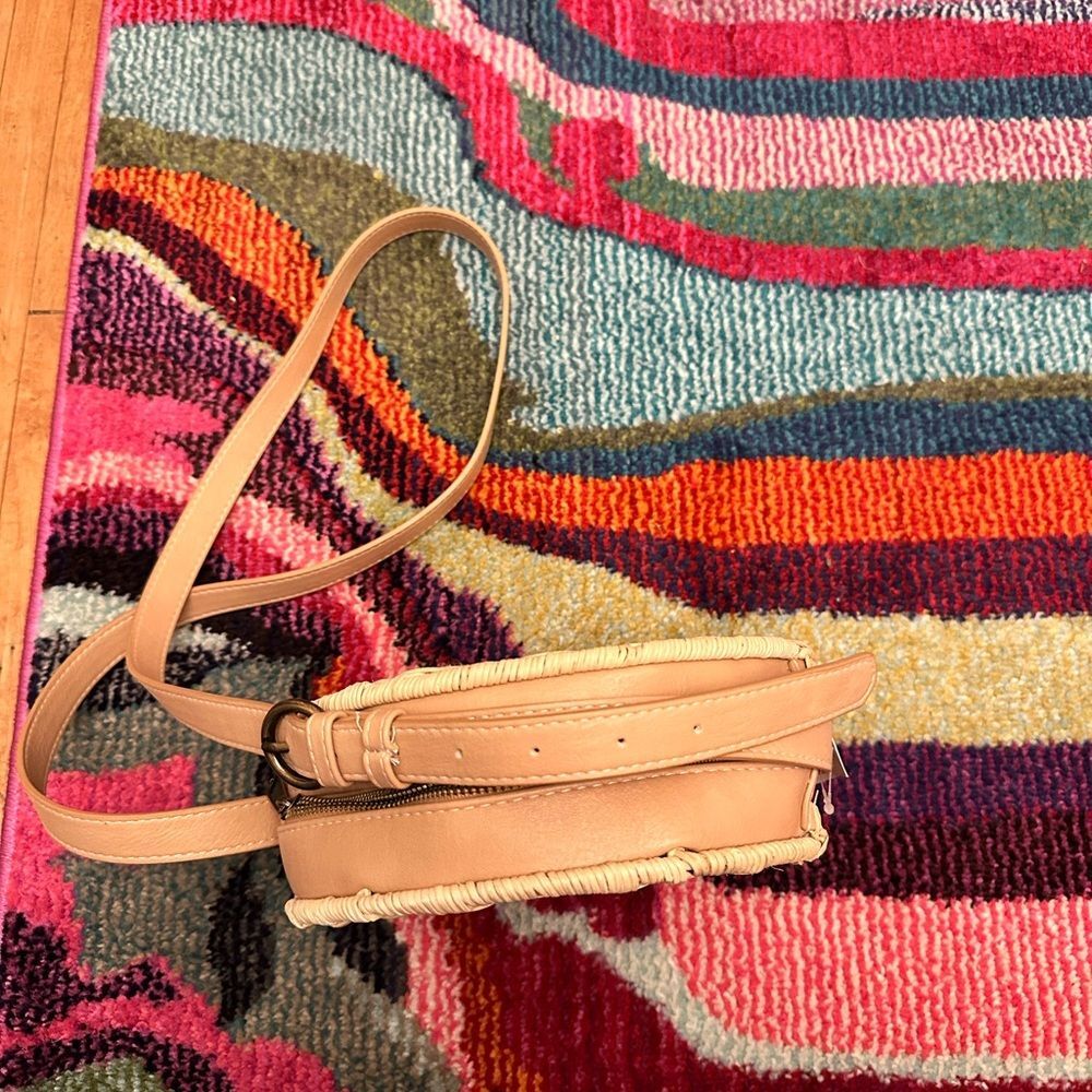 Universal thread Rattan Woven Round Crossbody Bag - Picture 5 of 5